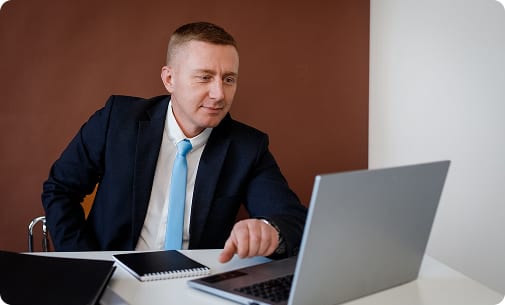 Юрист компании «Авега» за работой